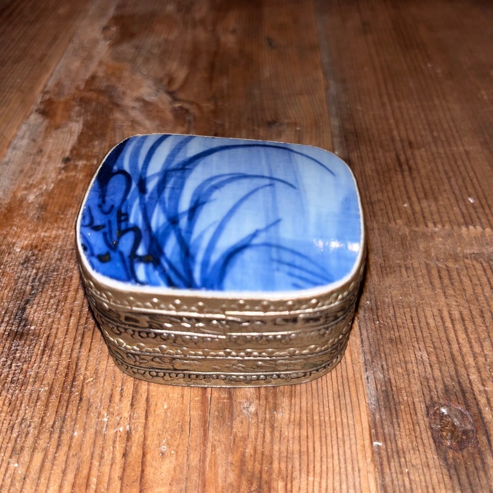 Vintage Blue White Porcelain Silver Tone Metal Trinket Box Chinoiserie Floral